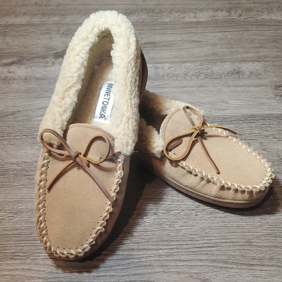 Minnetonka Other - ⚜️SHEARLING MOCCASINS